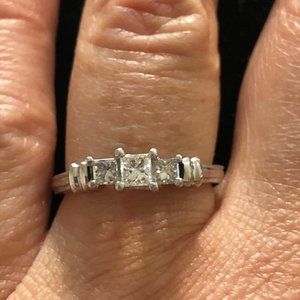 Platinum 1/2 Carat TW Diamond Engagement Ring